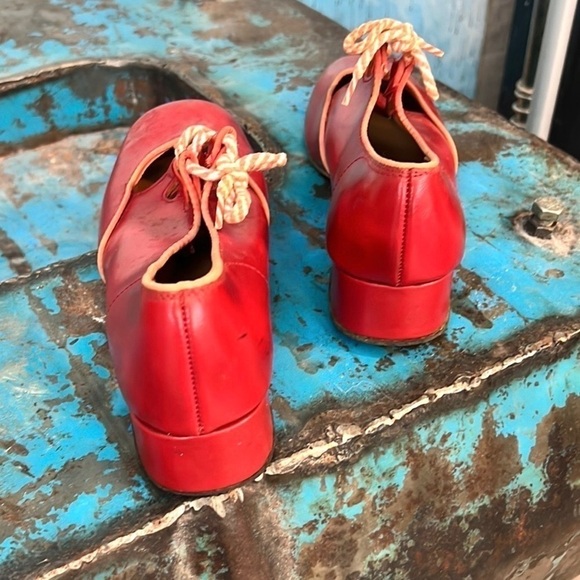 ♥️HP♥️🎉VTG Linda’s in Red, Incredible Condition, Original Laces, 7 - Picture 4 of 7